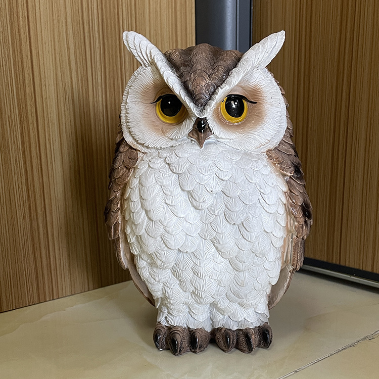 Custom manufactured garden decoration sculpture resin lifelike owl sculpture 