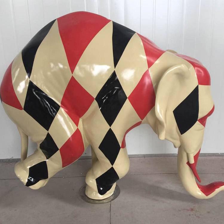 Custom Design OEM Manufactured Fiberglass Cartoon Animal Elephant Circus Joker Poker Style Decoration Sculpture