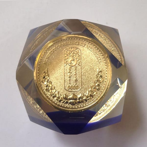 Quadrilateral Shape Coin Inside Crystal Resin Souvenir Gift
