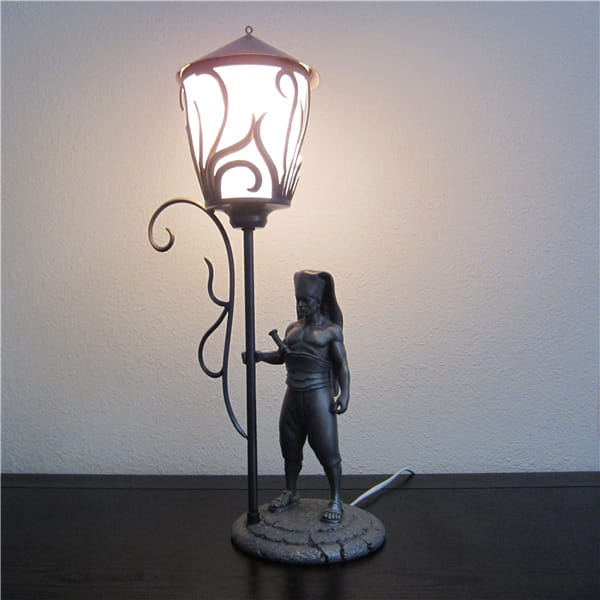 Resin statue lamp